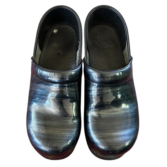 🔥Dansko | Women’s Black/Silver/Midnight Blue Ethereal Striped Leather Clogs sz 8 - Picture 1 of 12